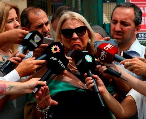 zzzznacp2 NOTICIAS ARGENTINAS,Baires enero 24: La líder de la Coalición Cívica-ARI, Elisa Carrió, ratifico en los Tribunales de Comodoro Py, la denuncia contra el director de la Agencia Federal de Inteligencia (AFI), Gustavo Arribas, a raíz de las transferencias denunciadas por un financista que pagó coimas supuestamente a nombre de la constructora brasilena Odebrecht. Foto: HUGO VILLALOBOSzzzz