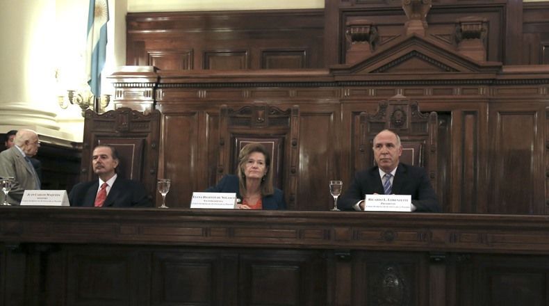 El Gobierno busca que Elena Highton de Nolasco abandone la Corte Suprema
