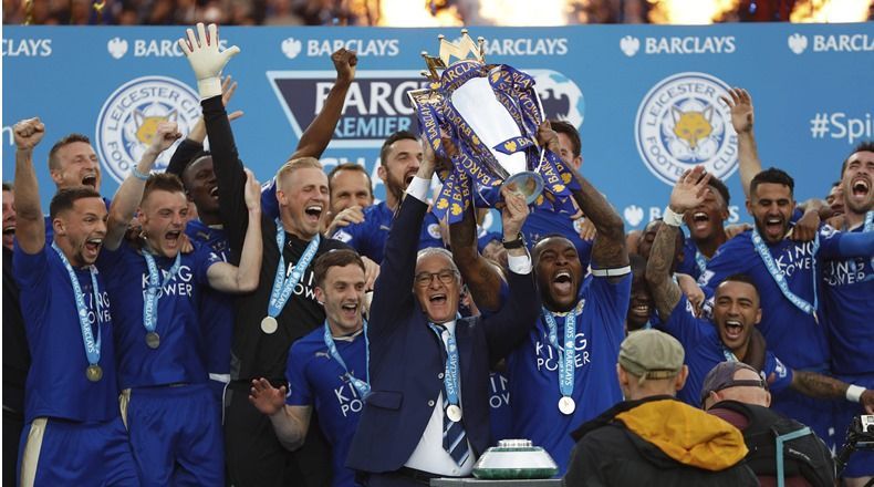 El técnico con los campeones. Con unión y con humor, ¿se salvarán del descenso?