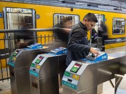zzzznacp2NOTICIAS ARGENTINAS BAIRES, OCTUBRE 26: (ARCHIVO) La Justicia porteña dio luz verde hoy al aumento en la tarifa del subte al revocar la medida cautelar que lo frenaba, por lo que el Gobierno de la Ciudad podrá aplicar el incremento que fijó en el 66,6% para llevar el valor del pasaje de $4,50 a $7,50.         FOTO NA: DAMIAN DOPACIOzzzz